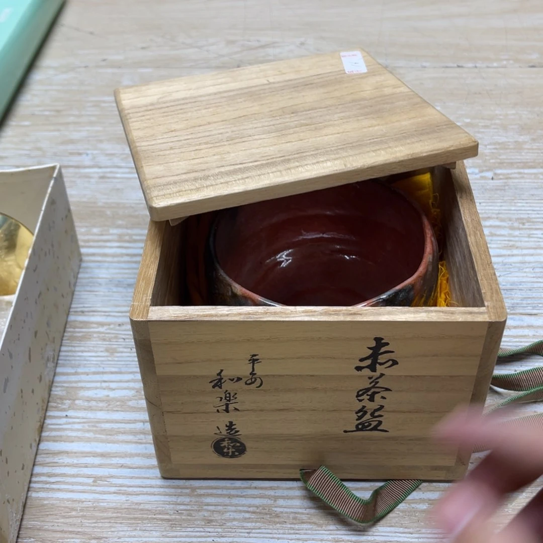 瓷片老**紫密密麻麻地排列着