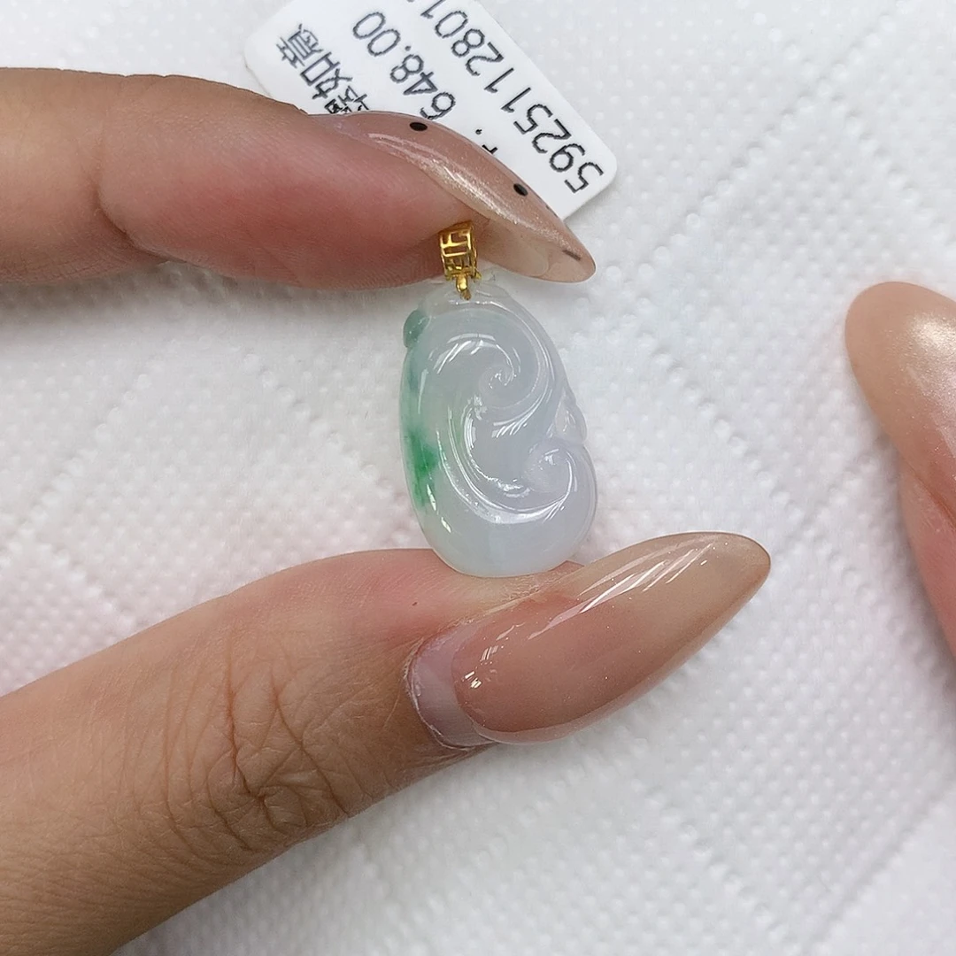 颈饰18K金镶嵌翡翠