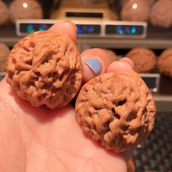 李*泰文玩核桃把件玄月
