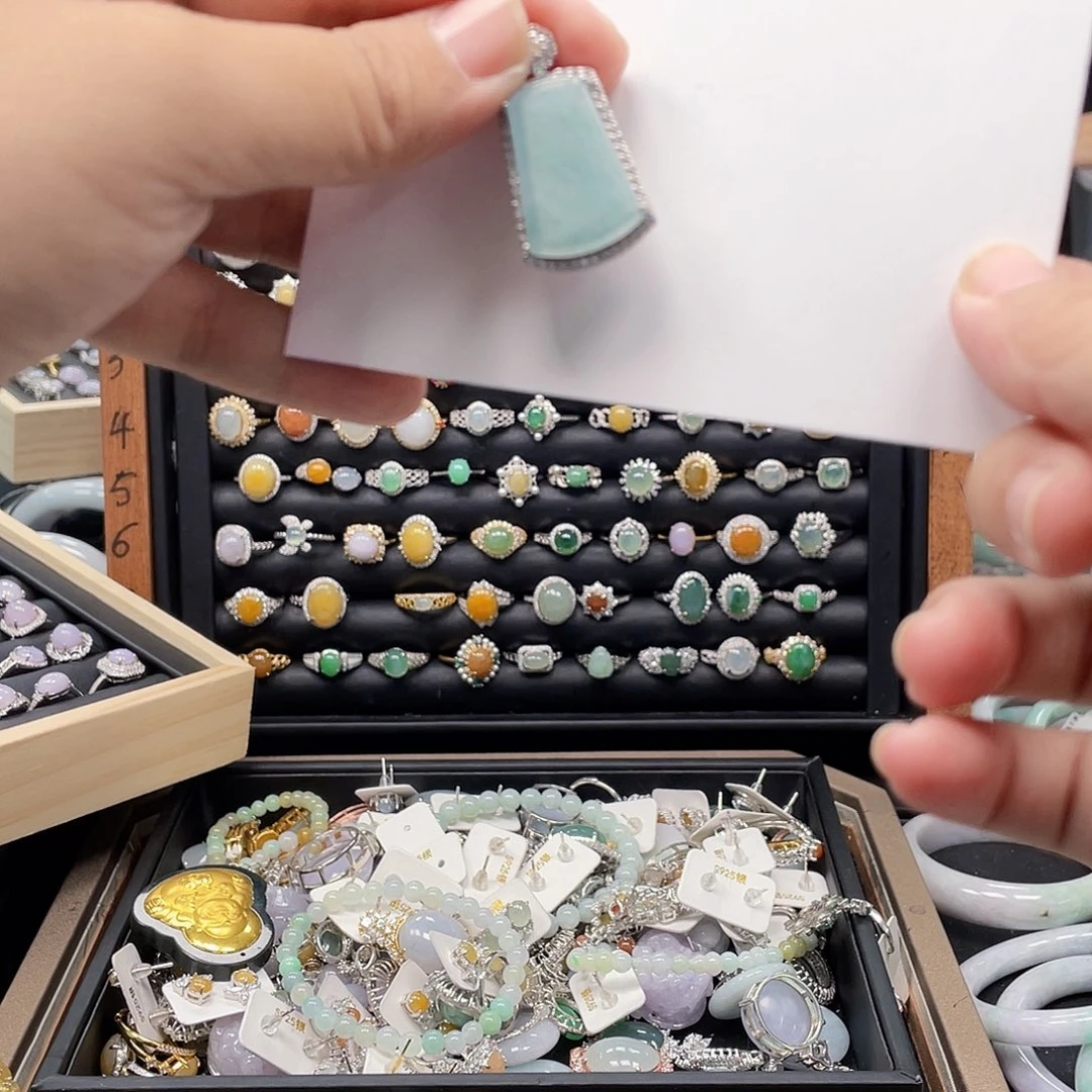 翡翠颈饰未镶嵌天然翡翠Ａ货