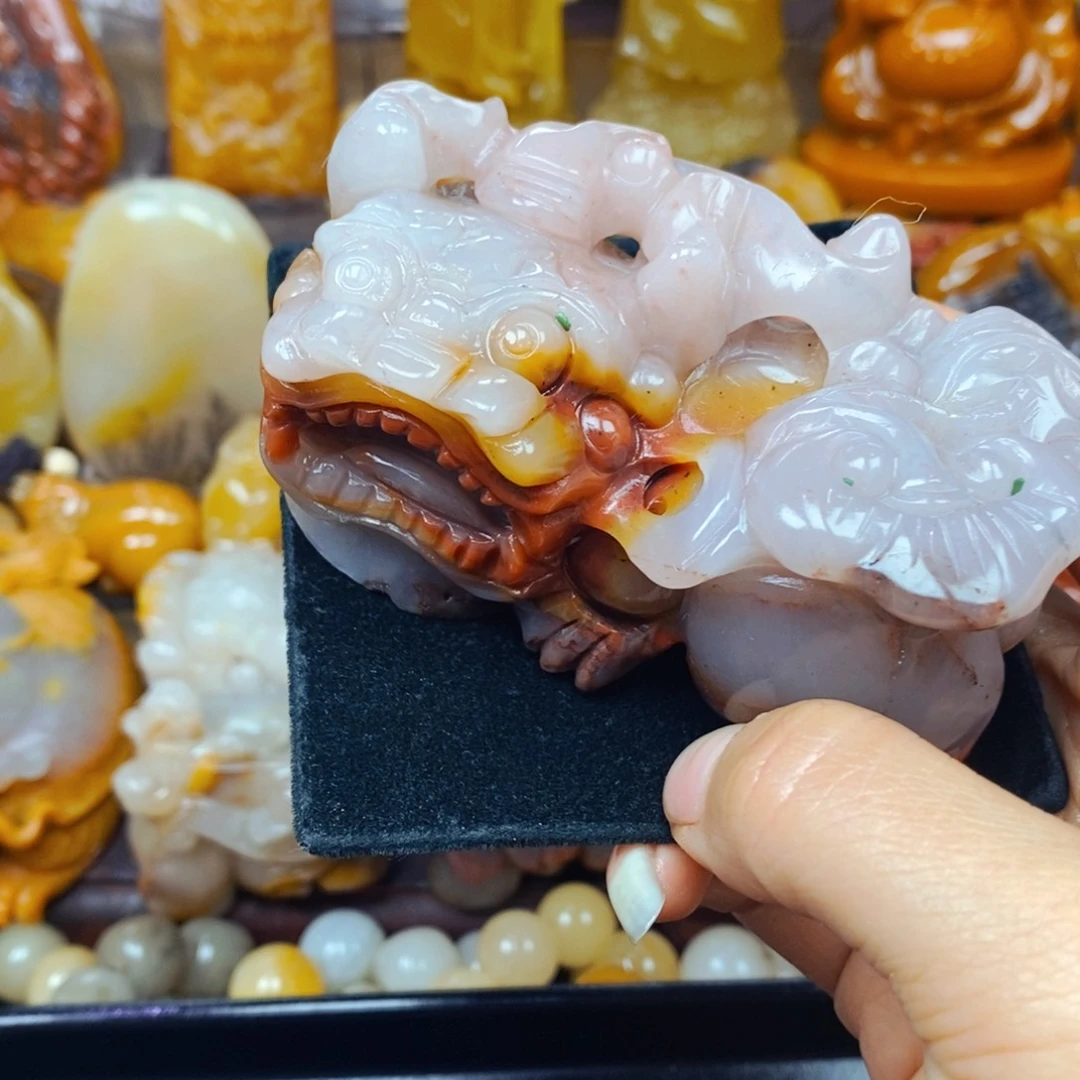 石英质玉（黄龙玉）未镶嵌颈饰