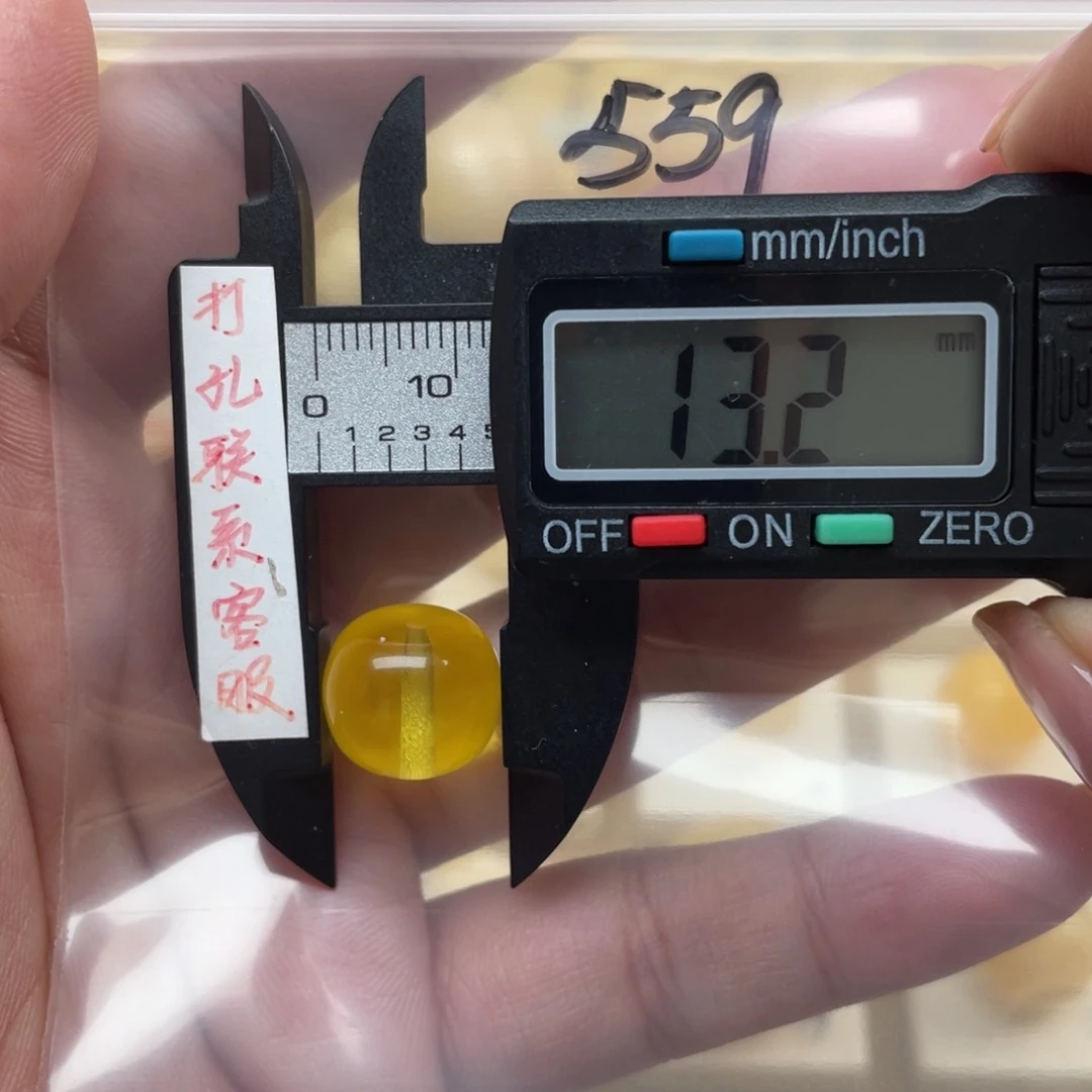 蜜蜡裸石未镶嵌蜜蜡