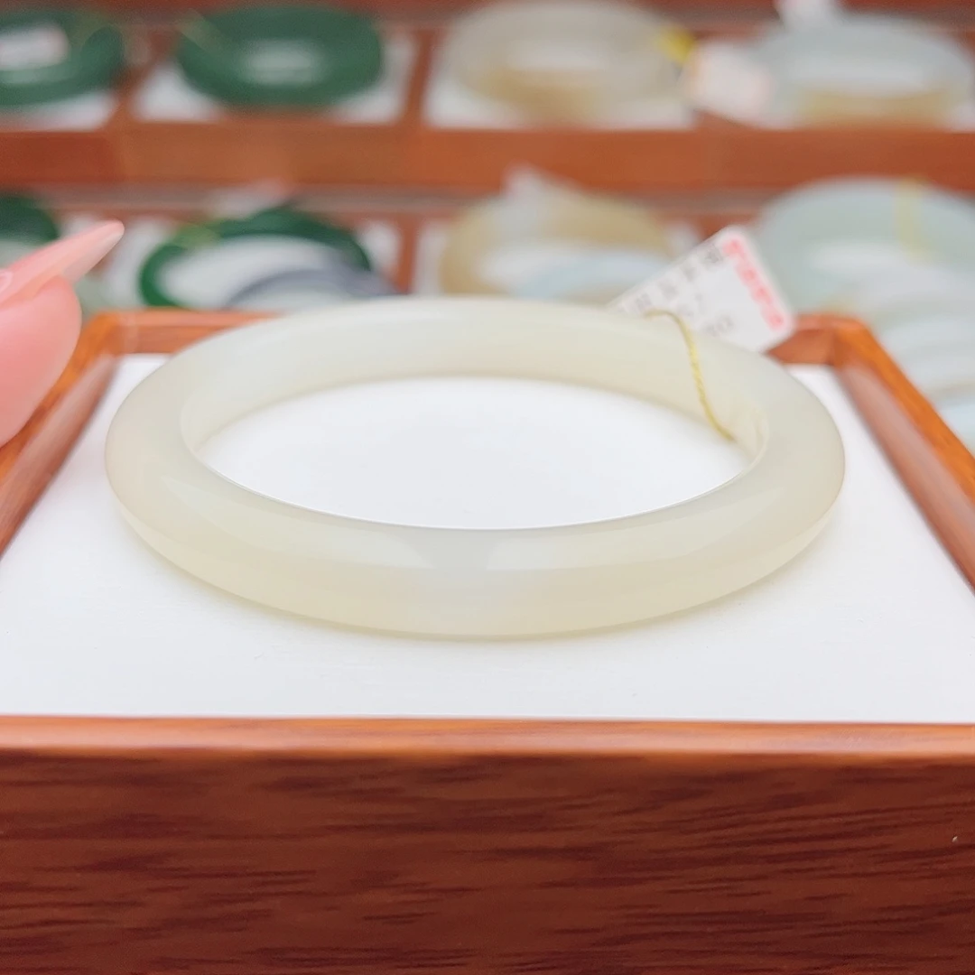 和田玉未镶嵌手镯57