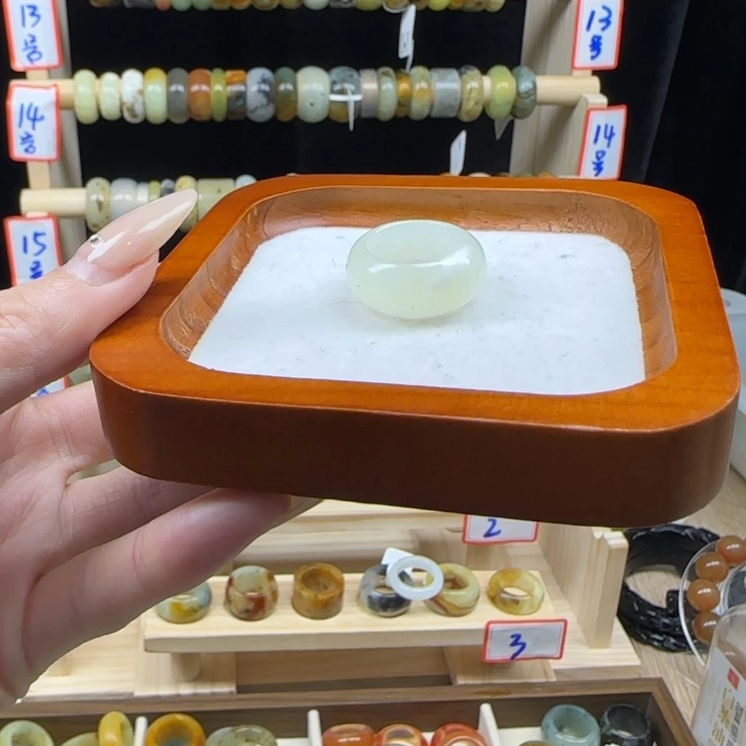 蛇纹石玉岫玉内径17未镶嵌莲**尼