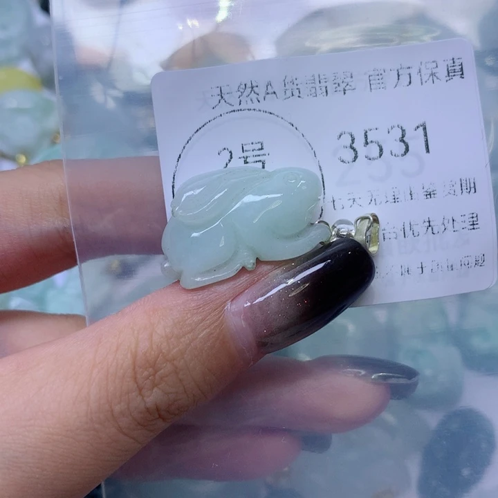 翡翠足银镀金镶嵌颈饰翡翠