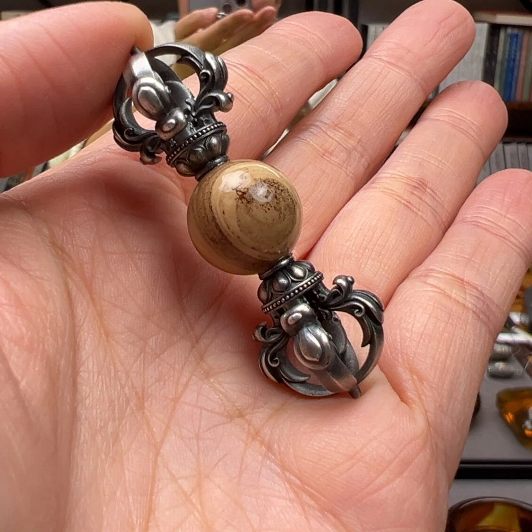 琥珀颈饰未镶嵌金刚杵