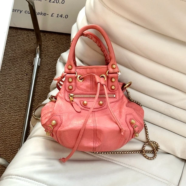 99新 Balenciaga/巴黎世家 西柚色机车水桶包