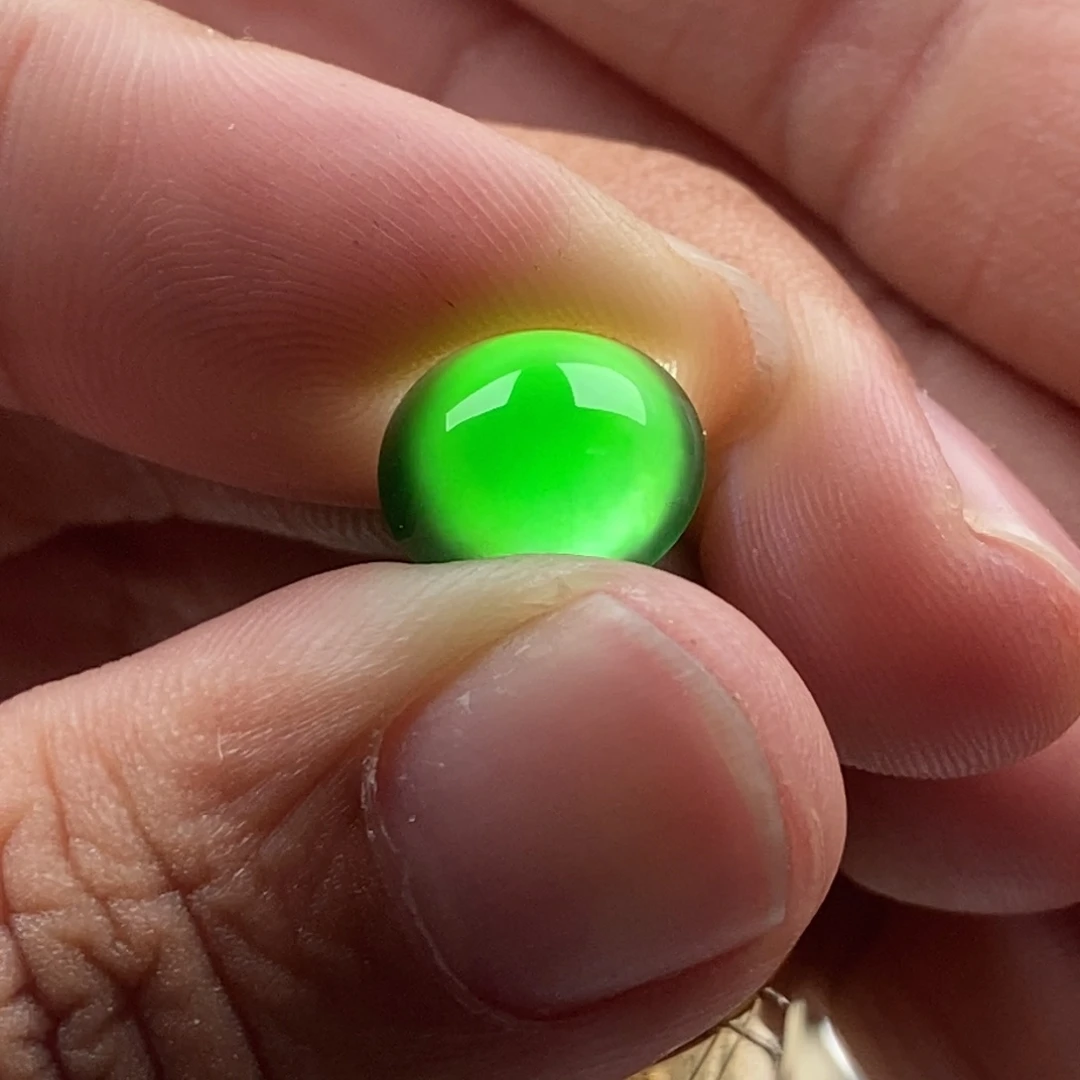 颈饰未镶嵌翡翠蛋面