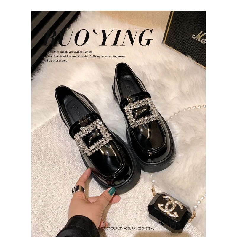 厚底乐福鞋女水钻方扣2025新款冬季单鞋软底英伦风女款黑色小皮鞋