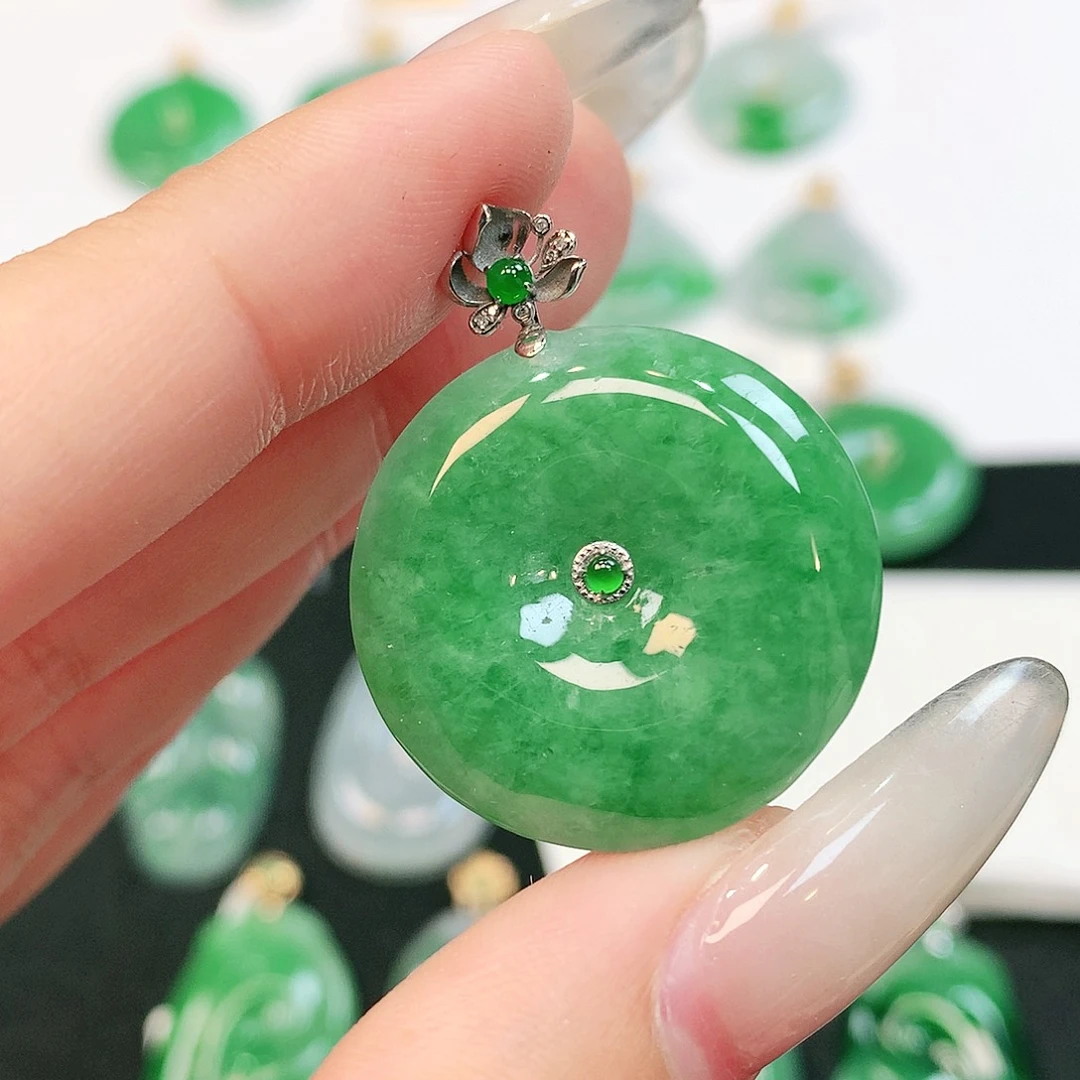 翡翠18K金镶嵌颈饰