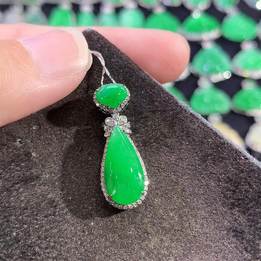 翡翠18K金镶嵌吊坠(赠链)