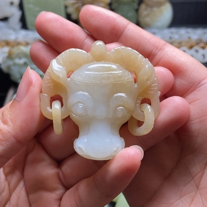 颈饰未镶嵌和田玉