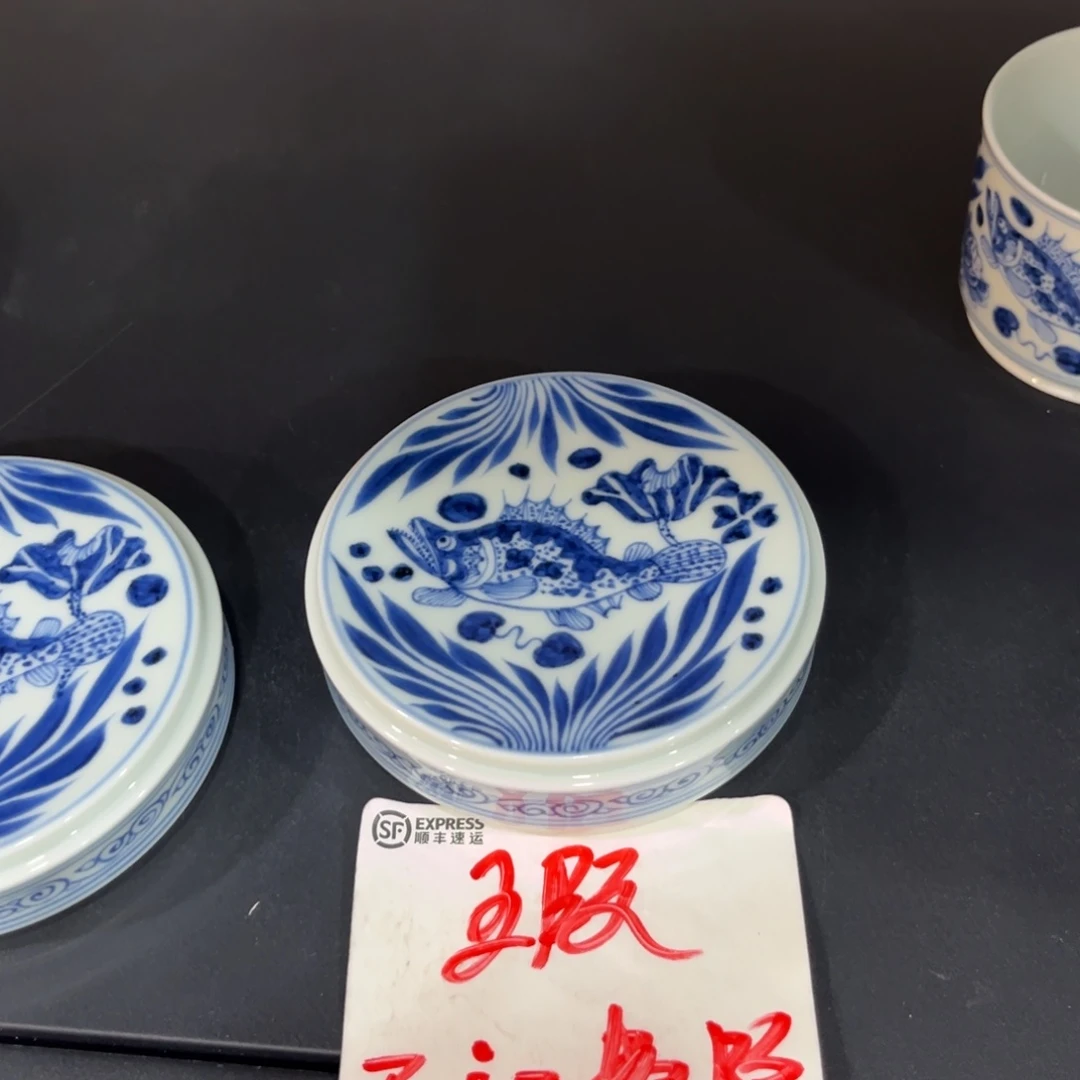 ****爽青花仿元鱼藻盖置