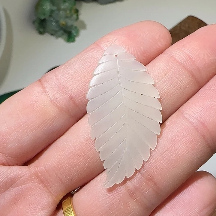 翡翠未镶嵌颈饰无