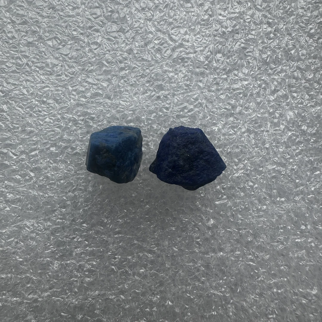 天然原矿青金石耳钉