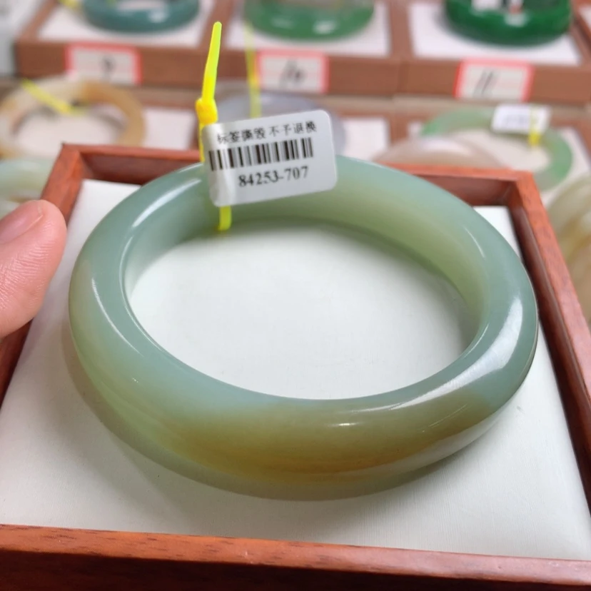 【闪购商品】和田玉手镯未镶嵌59