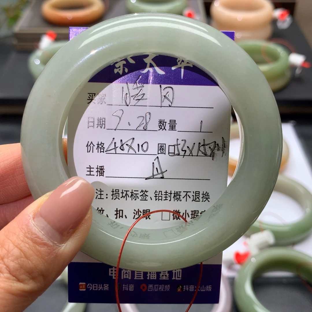 暖***旧石英质玉未镶嵌手镯