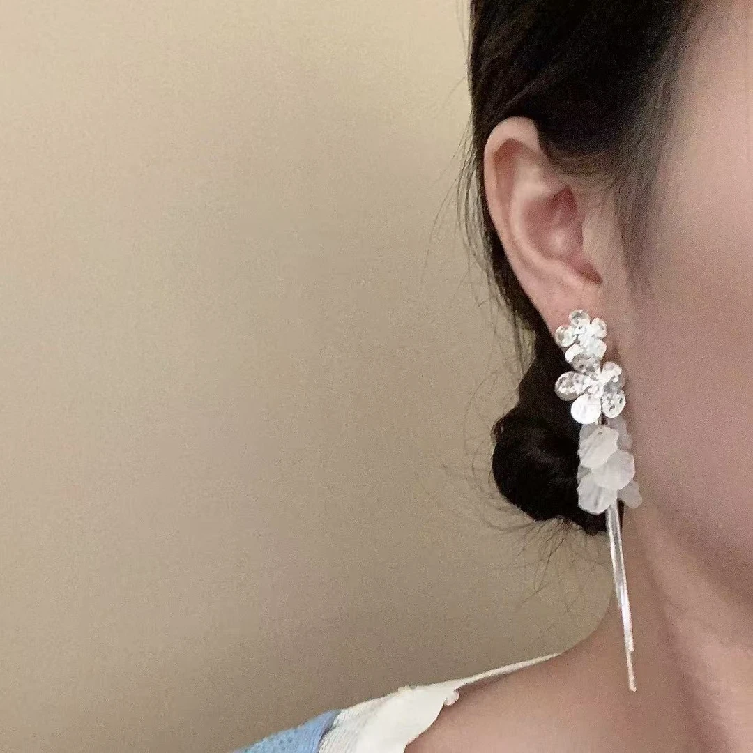 新款度假风银色花朵流苏耳环女轻奢小众高级感