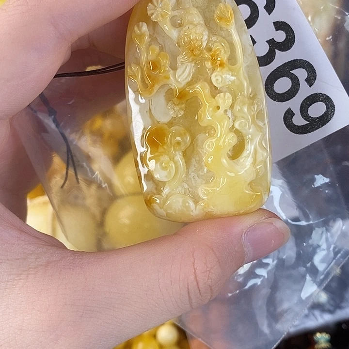 蜜蜡未镶嵌珠宝奇石