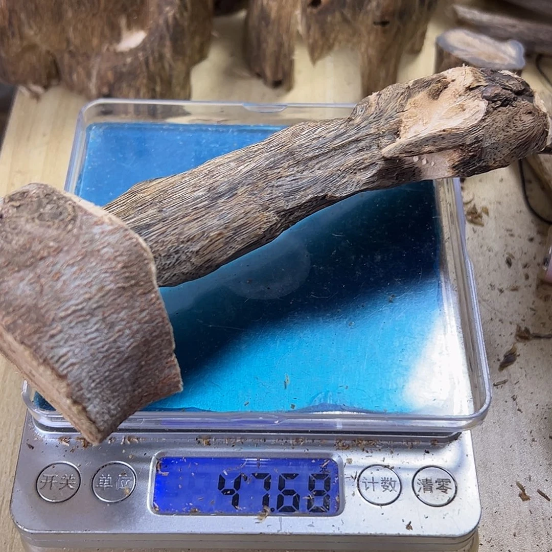 香料绿奇楠虫漏47克蓝宝石