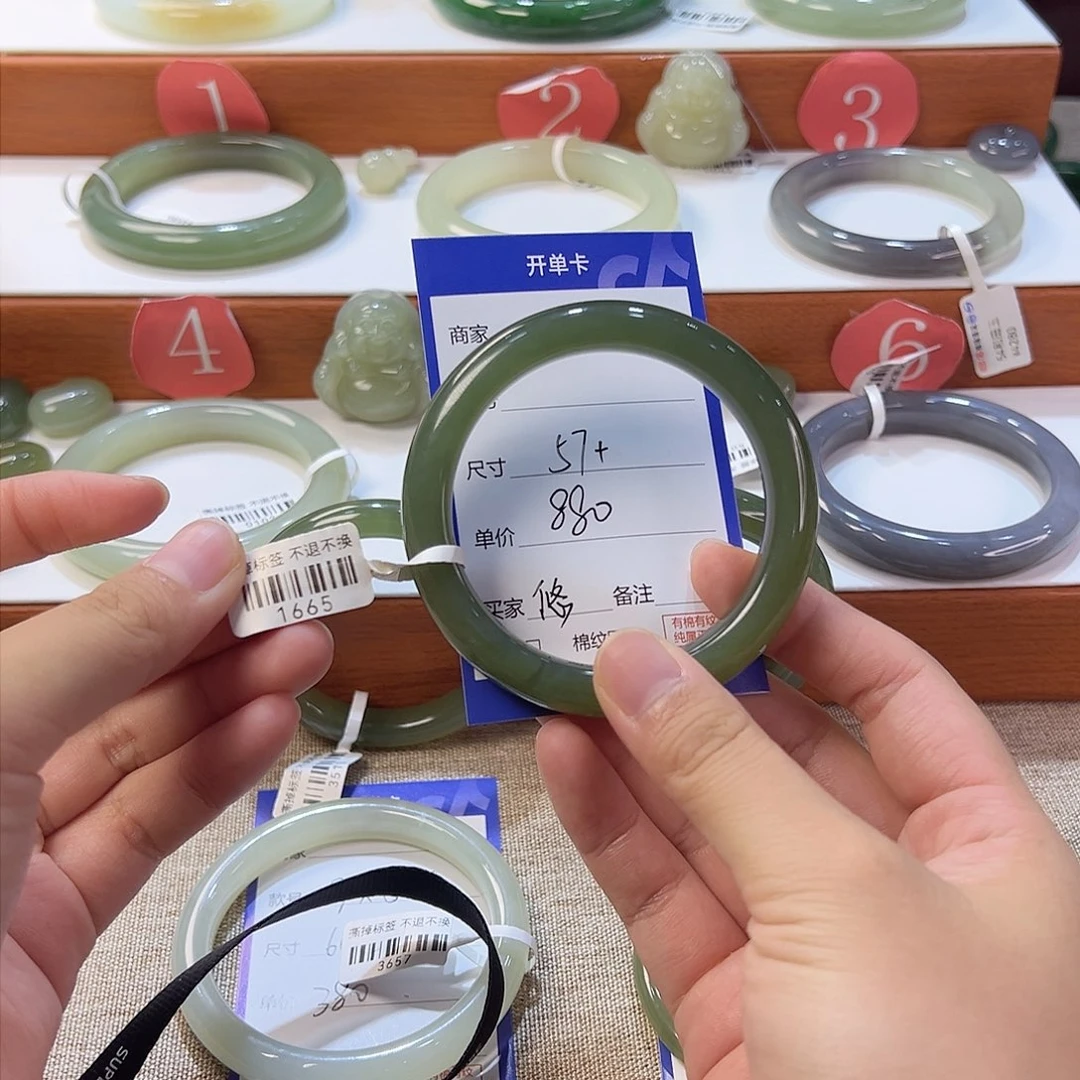 和田玉手镯未镶嵌悠*