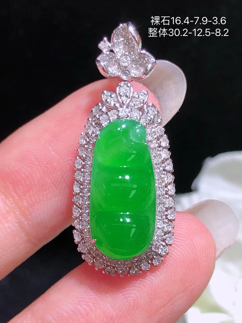 天然缅料翡翠A货阳绿福豆吊坠18k金镶钻