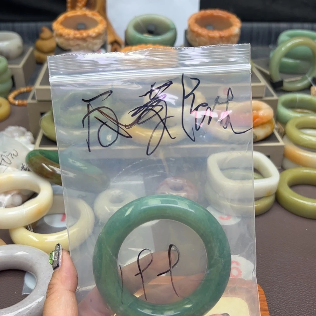 石英质玉手镯未镶嵌?****?