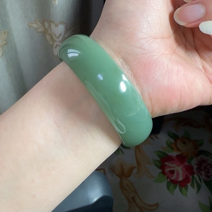 未镶嵌手镯和田玉 碧玉粉青