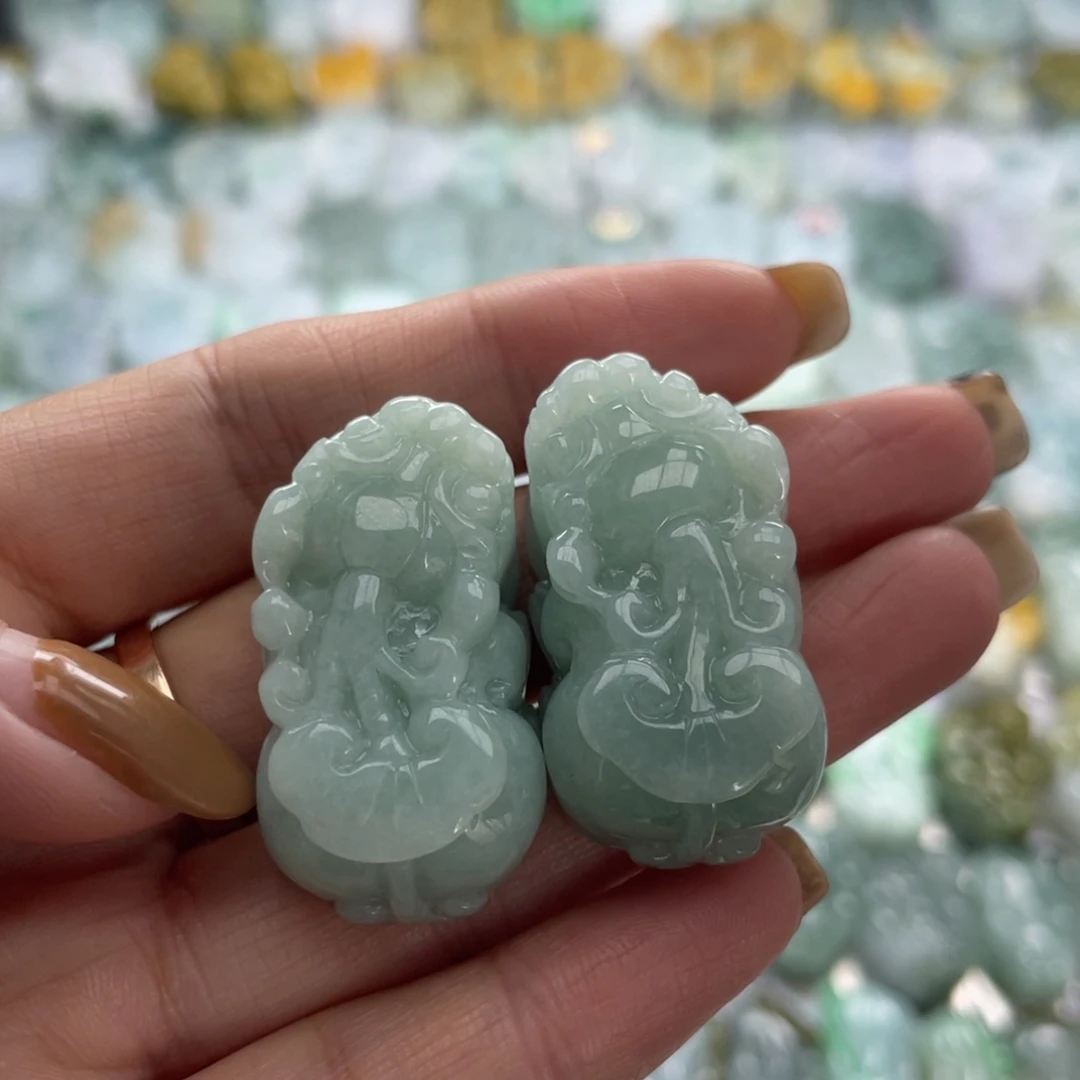 翡翠未镶嵌颈饰貔貅