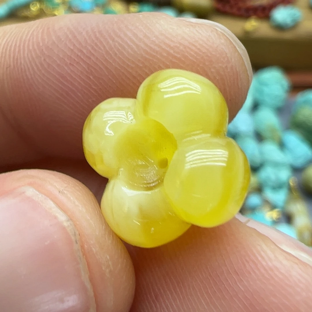 琥珀颈饰未镶嵌小花