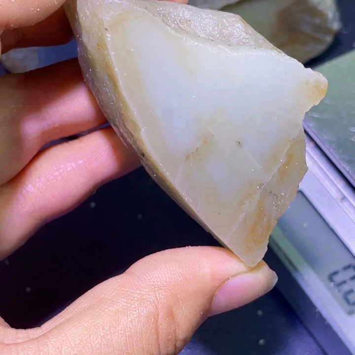和田玉未镶嵌珠宝半成品