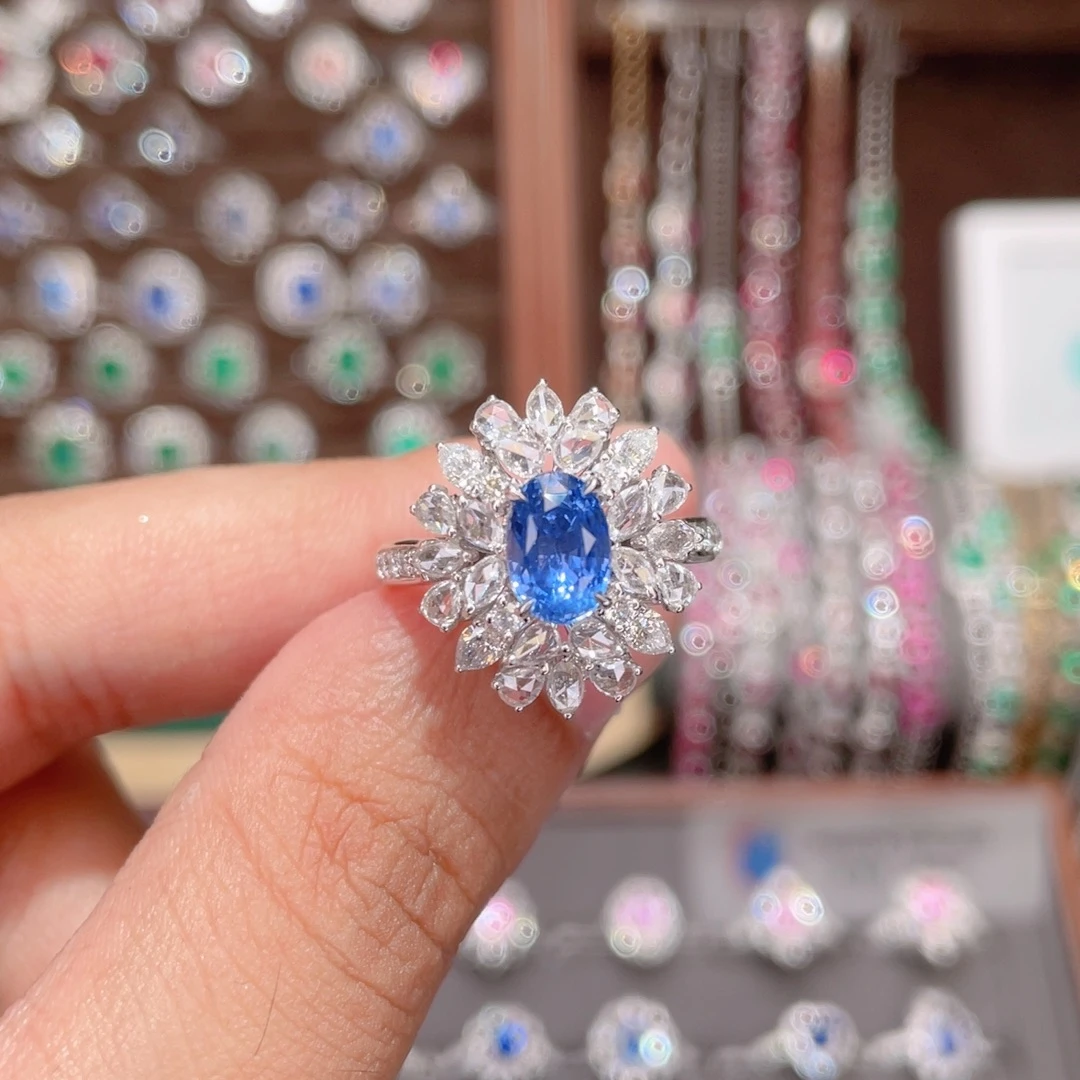 18K金镶嵌蓝宝石戒指2.08ct 无烧矢车菊