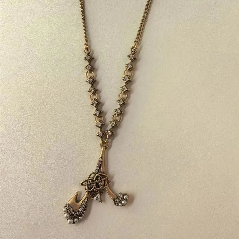 铜锆石项链 季阿玛施新颖新款质感百搭设计A字项链配饰挂件590017