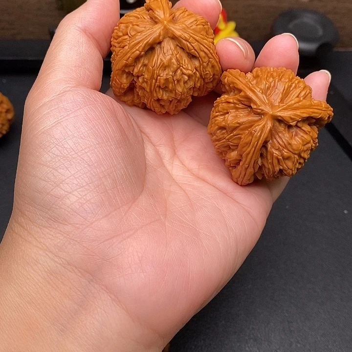 @***圆文玩核桃把件白奔