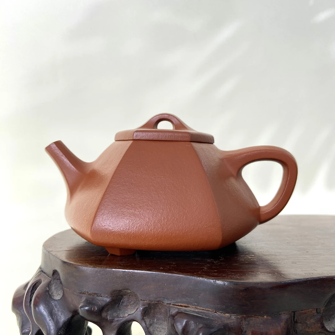 宜兴手工紫砂陶 （吴春香）260cc茶壶GS4214-5