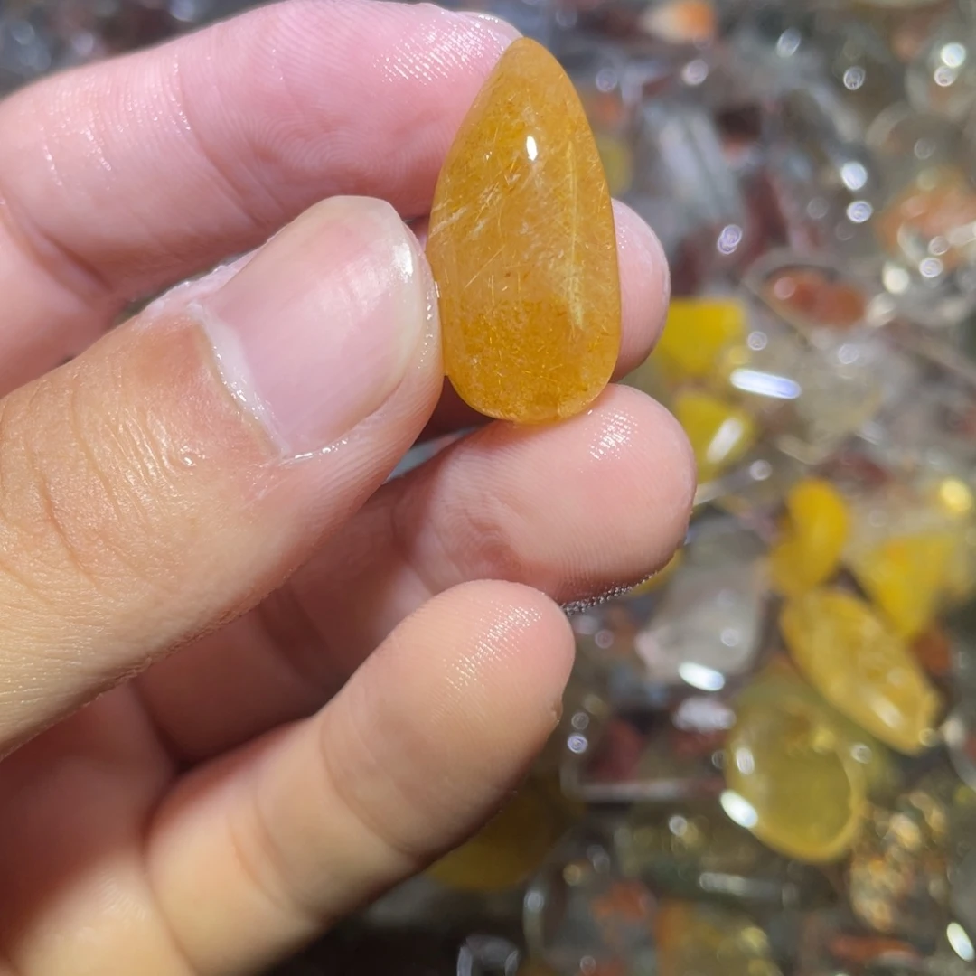 慢****只买单纯的吊坠，没带链子，属的性质。