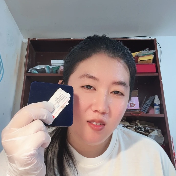 其他普通金属蓝盒，和平纪念银一枚