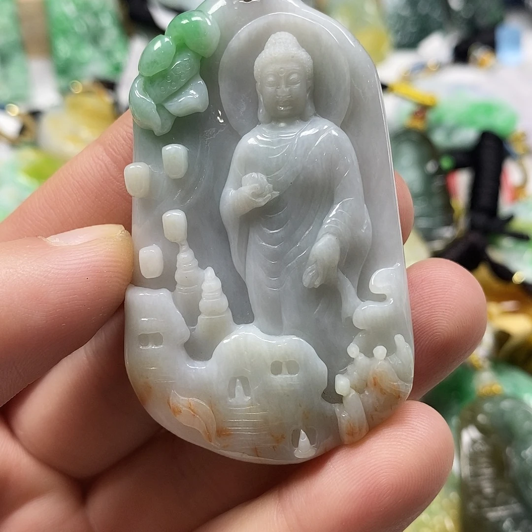 翡翠未镶嵌颈饰。翡翠