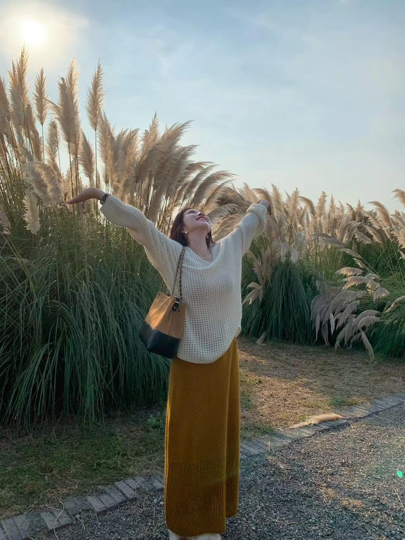 2025秋季新款韩系温柔慵懒风镂空毛衣女针织上衣百搭高腰半身裙