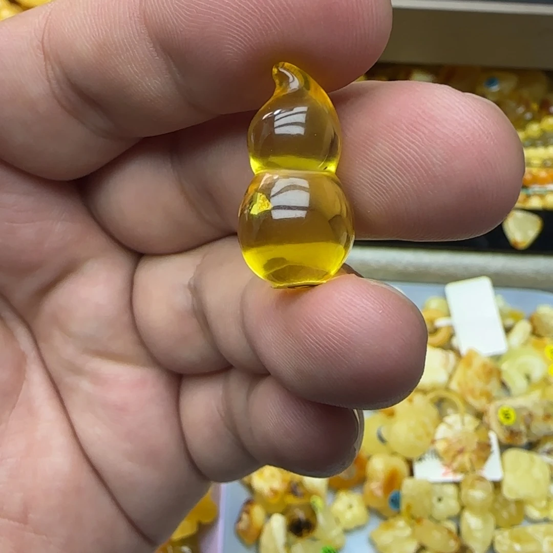 琥珀未镶嵌裸石1.77克有瑕