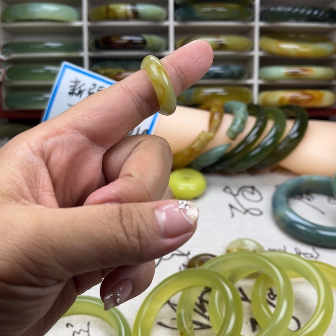 蛇纹石玉手镯未镶嵌爆***果