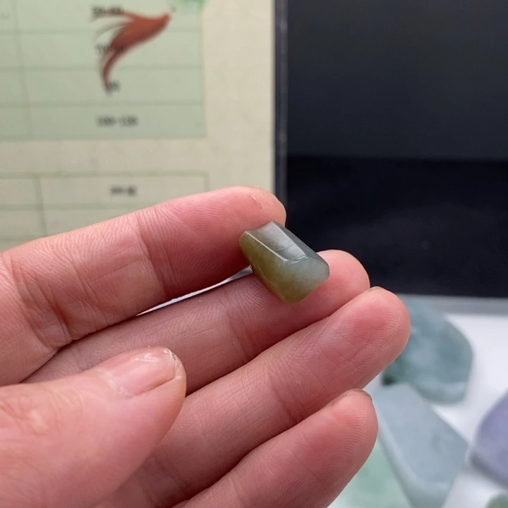 颈饰未镶嵌翡翠缅甸翡翠A货边角