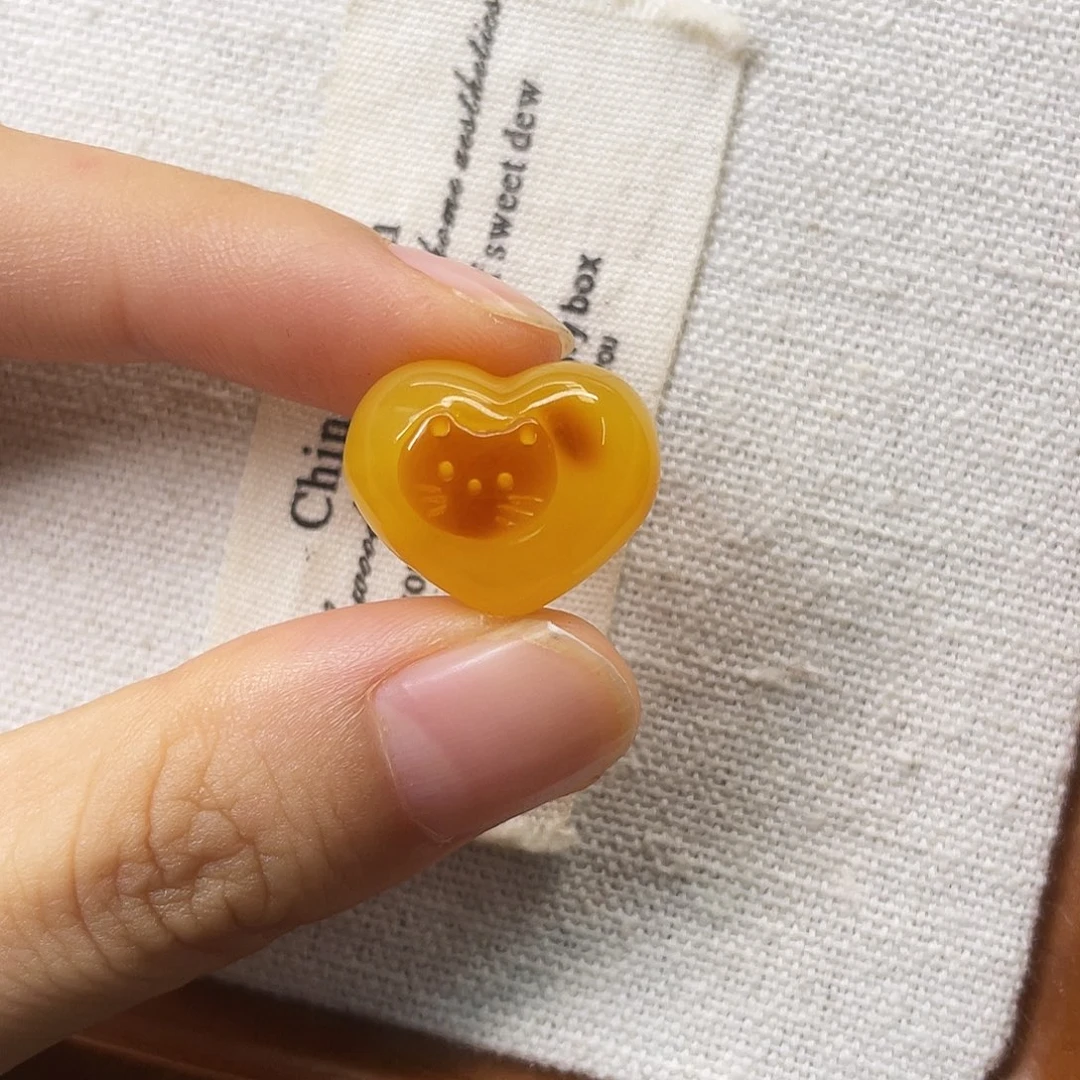 未镶嵌琥珀裸石小**伢猫咪爱心