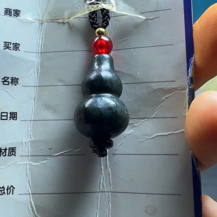 自***子和田玉未镶嵌颈饰
