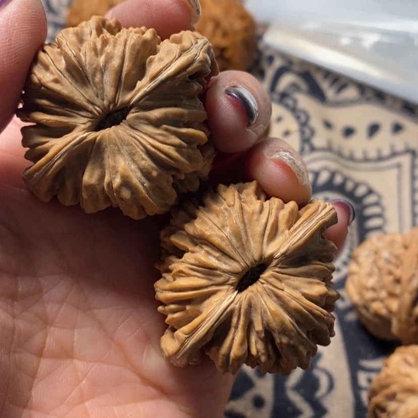 【闪购商品】文玩核桃吊坠云*月
