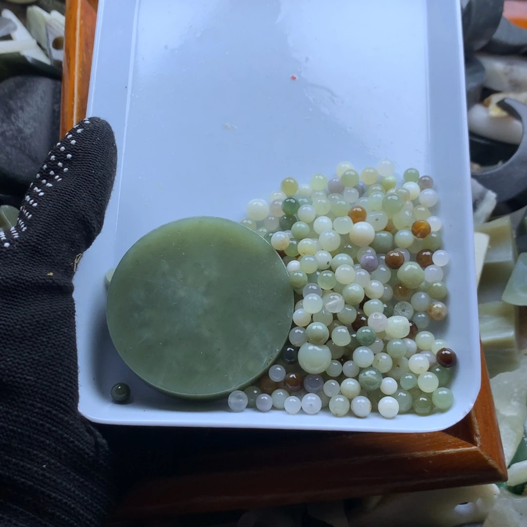 和田玉（糖玉）未镶嵌边角料卡浅色我***好