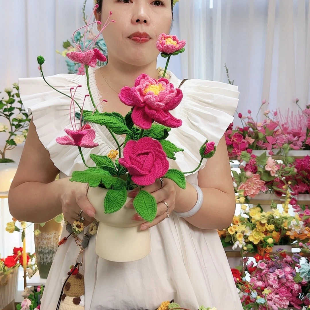 手工钩织牡丹盆栽瓷盆