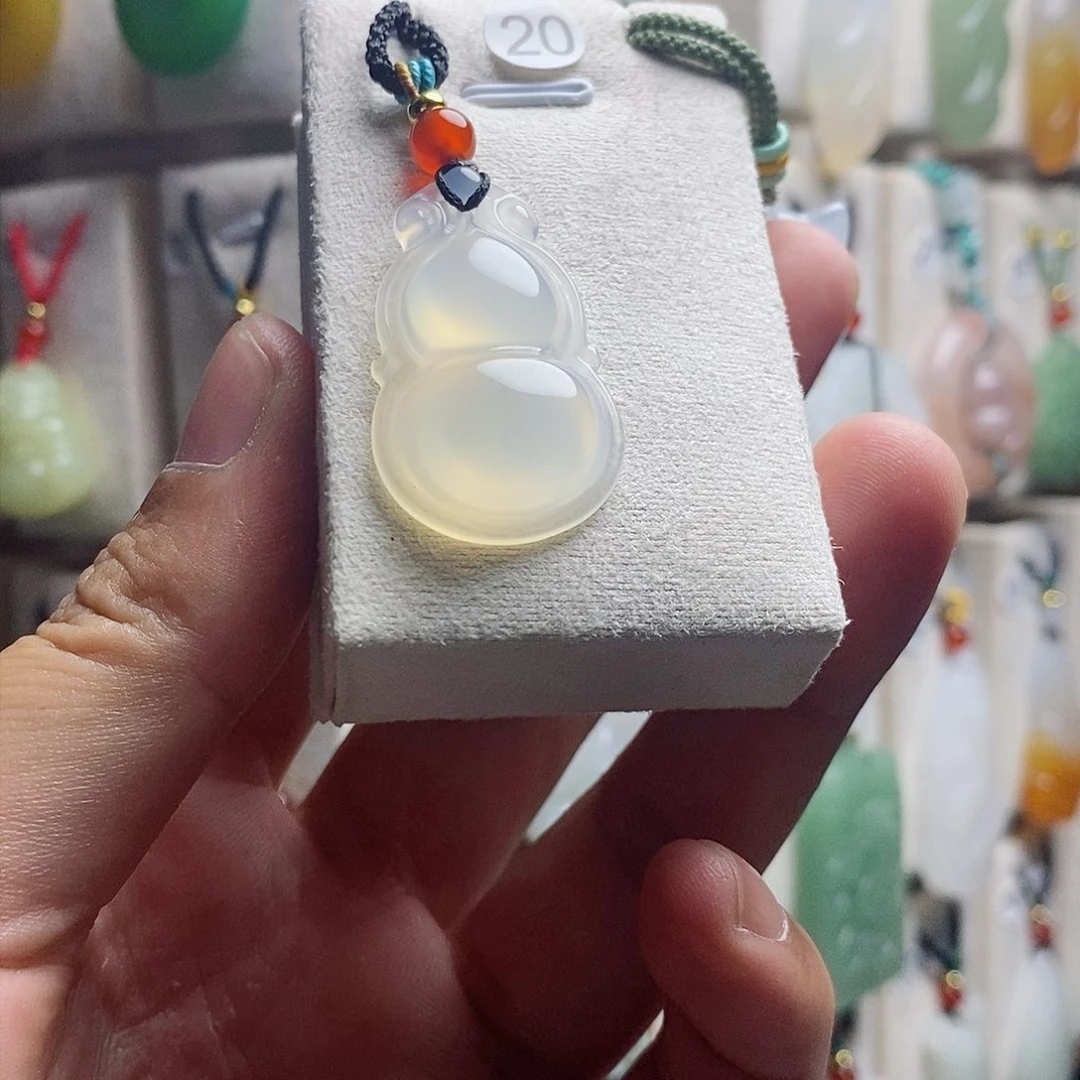 石英质玉未镶嵌颈饰