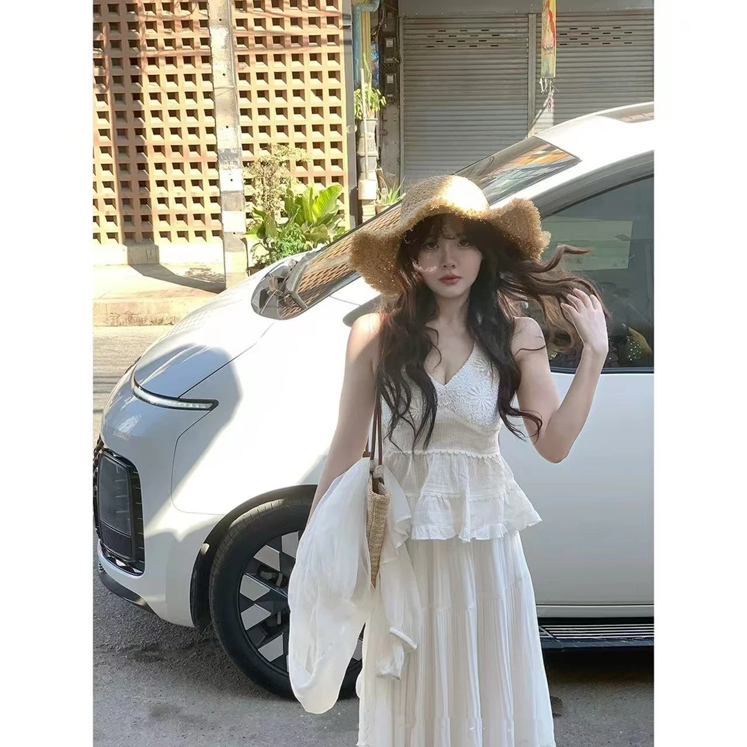 徐秋阳  挂脖蕾丝背心  百搭时尚休闲显瘦显白背心吊带9761