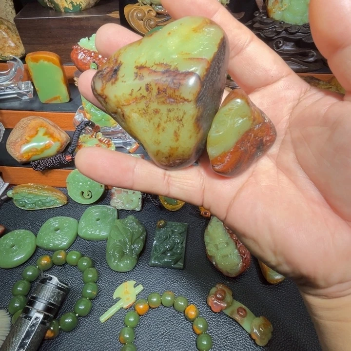 颈饰未镶嵌透闪石质玉用****7